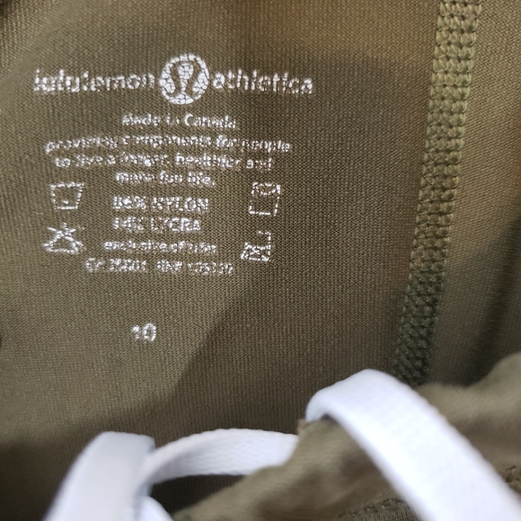 Lululemon 10 olive green crops w slit - Picture 8 of 8